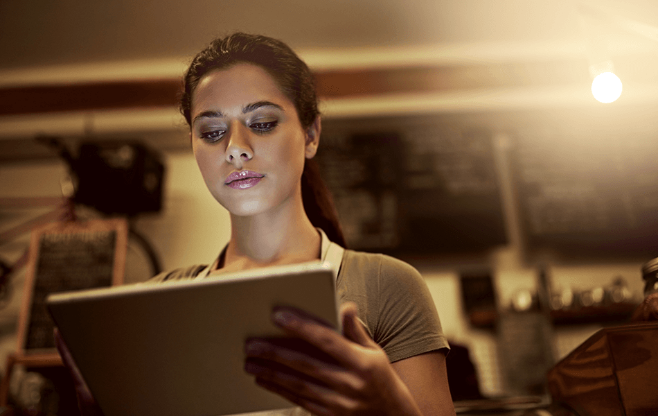woman_managing_tablet_feacaac96c